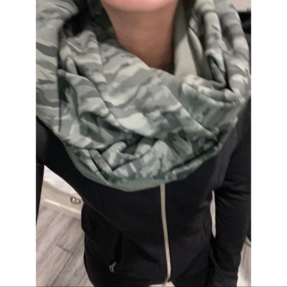Lululemon scarf